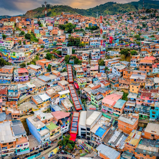 GraffiTour Comuna 13 – Murales, Escaleras y Memoria Viva